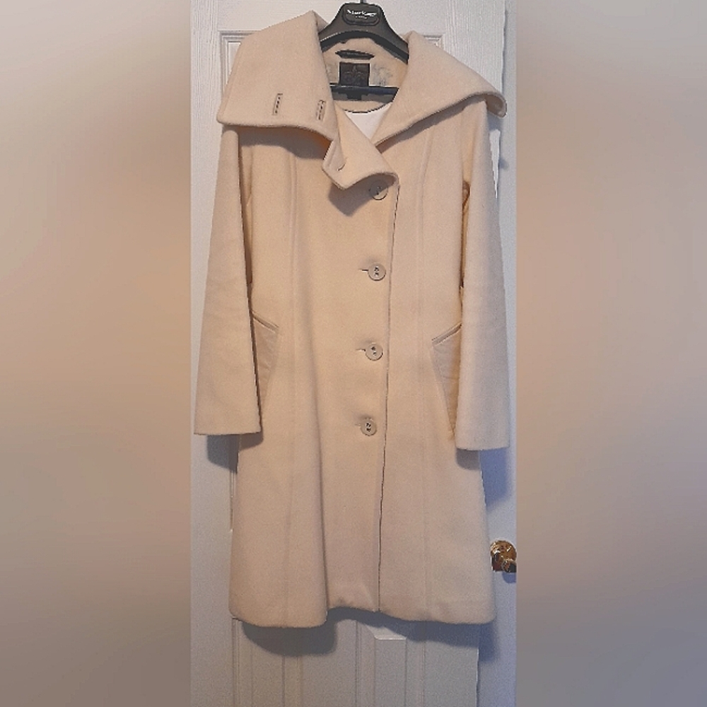 Mackage coat, Size Small, colour Cream